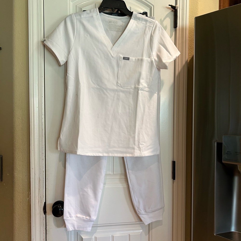 Figs Classic White V-Neck Scrub Set